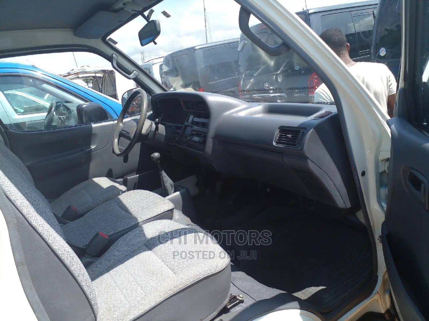 Toyota HiAce 2000 White