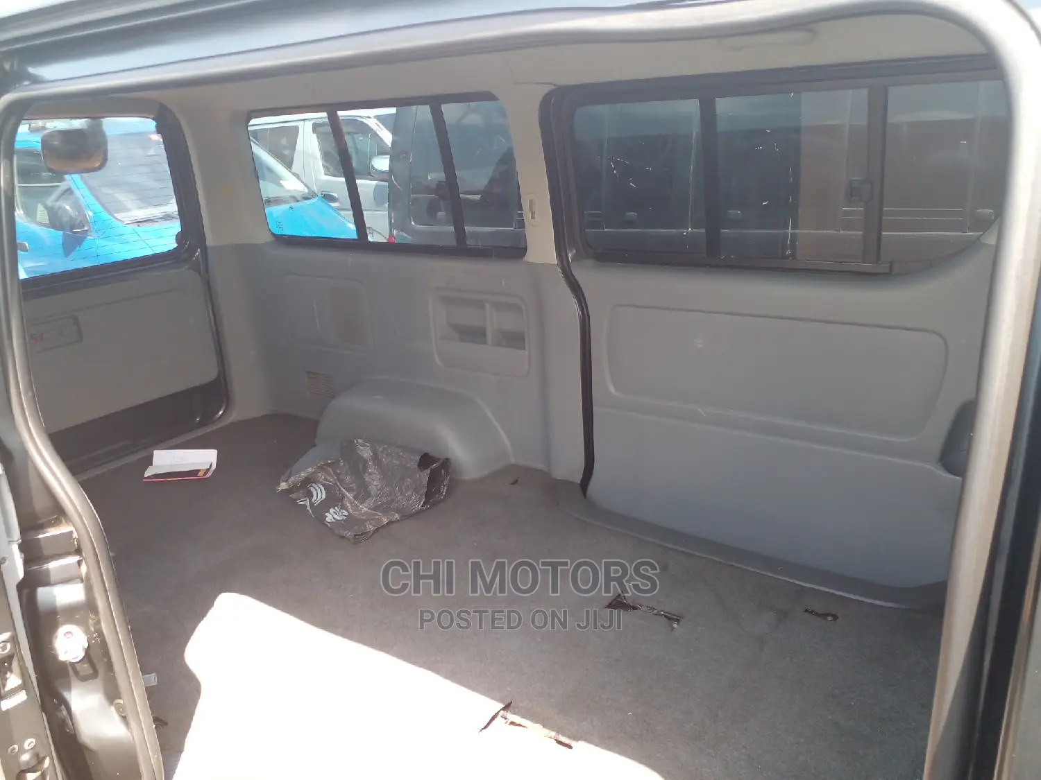 Toyota HiAce 2000 White