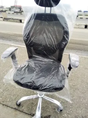Quality Executive Swivel Mesh Adjustable Office Arm Chair.
