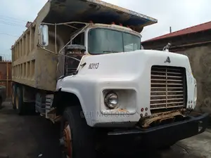 Mack Tipper 10tyres