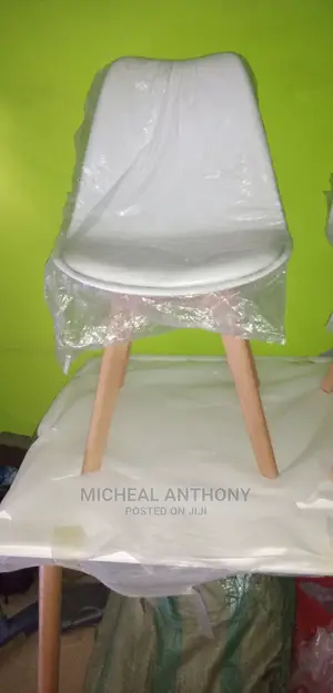 Bar Stool It Come With Strong Wood Leg