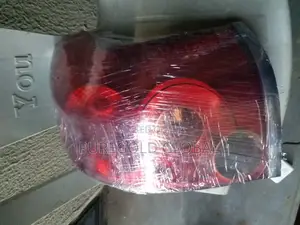 Toyota Avensis 05 Rear Light