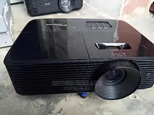 Very Neat Daylight Optoma Projector for Lecture