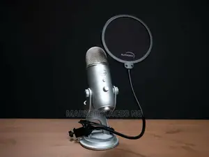Very Clean Uk Used Blue Yeti Usb Condenser Microphone - 9/10
