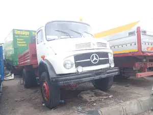 Mercedes 911tipper With Axillary
