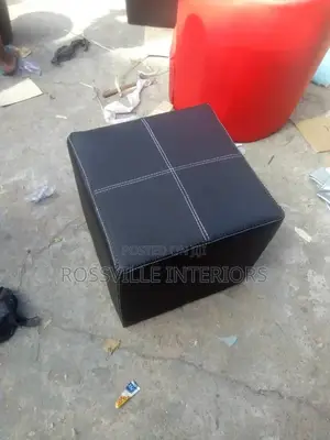 Ottomans/Poufs/Puffs