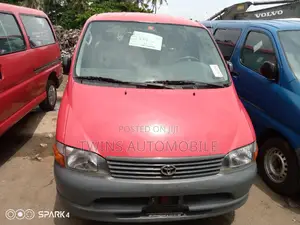 Toyota HiAce 2005 Red