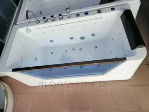 Luxury Jacuzzi With Side Glass