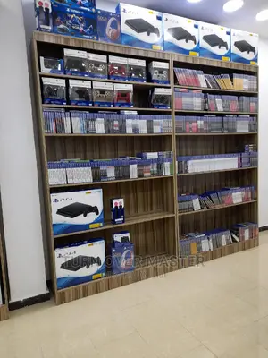 SONY Ps4 Console and Extra Controller With Cds