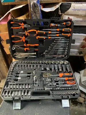 Set of Spanners With Sockets