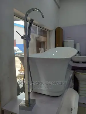 Luxury Bath Tub With Stand Alone Mixer.