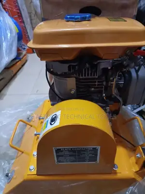 Robin C-90 Petrol Vibrator Compactor Machine