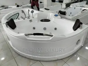 Double Jacuzzi Size- 150×150cm