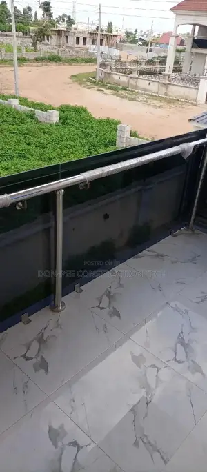 Tinted Frameless Handrail Turkish