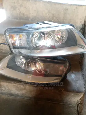 Headlight Audi A6l 2010