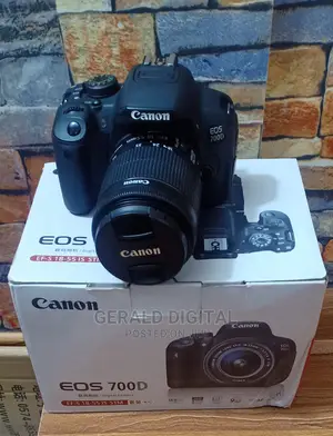 Canon EOS 700D Camera. Lens 18 - 55mm