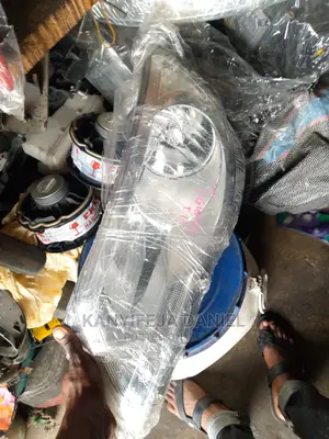 Headlight Volkswagen Tiguan 2010