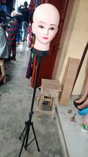 Tripod Stand And Pinnable Mannequin Head