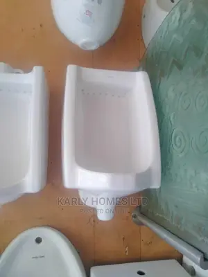 Executive England Conduit Urinal