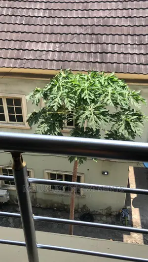 3bdrm Block of Flats in Chevyview Estate for rent