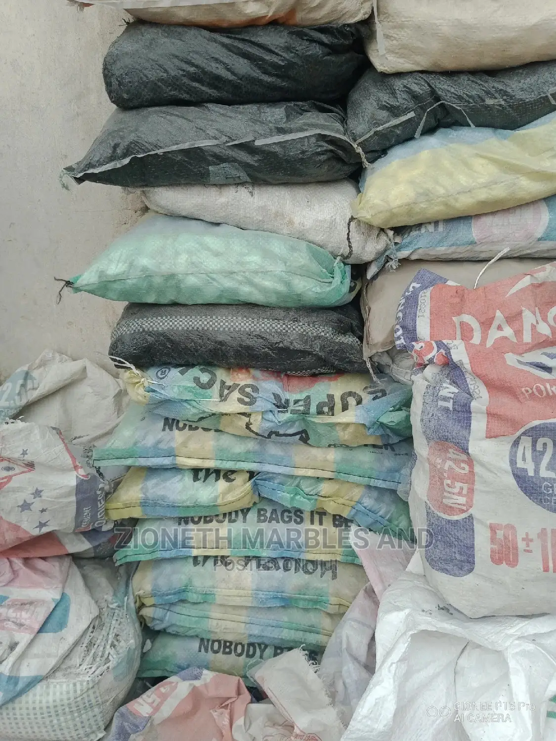 Crystal White Round Chippings/Stone