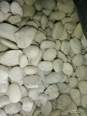 Crystal White Round Chippings/Stone