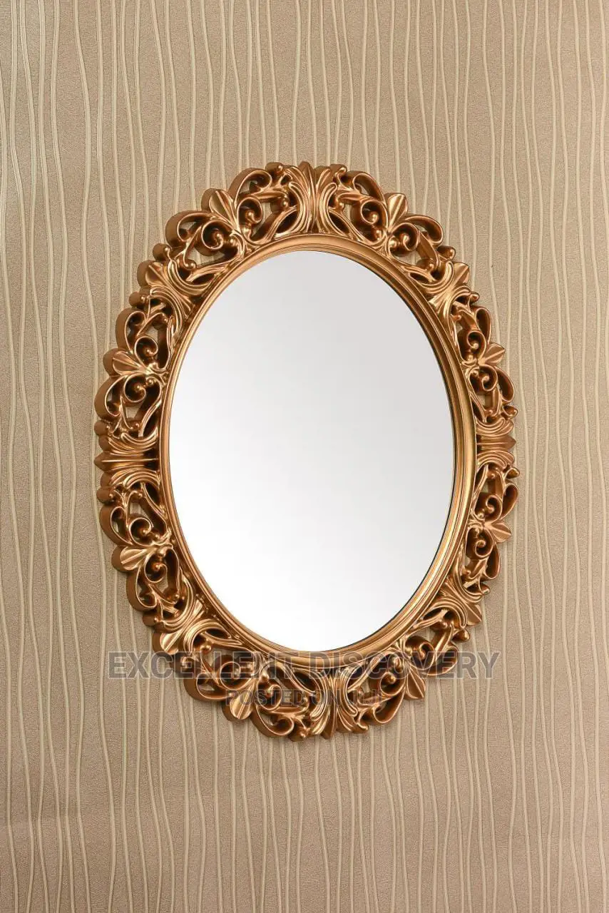 00A9 Mirror