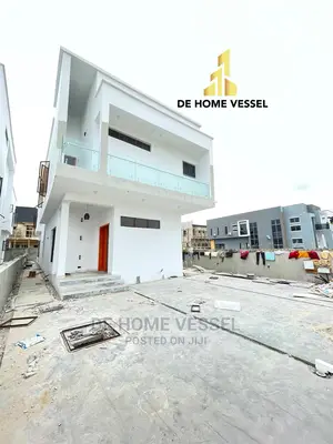 5bdrm Duplex in Chevron for Sale
