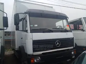 Mercedes Truck 814 20feet White