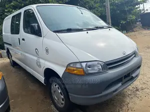 Toyota HiAce 2005