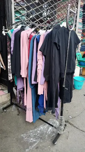 Wavery Clothes Rack With Studs Stoppers