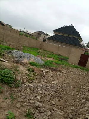 Plot of Land for Sale in an Estate With Relevant Documents