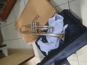 Yamaha Sliver Colour Trumpet