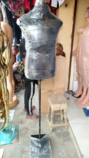 Male Dressform Blackbody Display