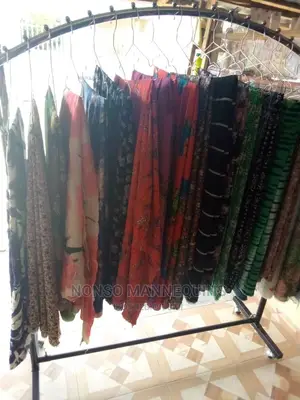 Wavery Single Pole Clothes Rack Display Hanger