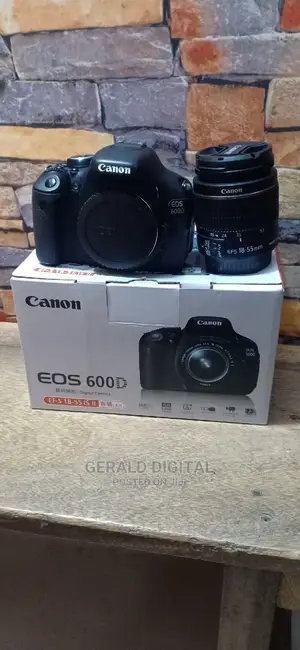 Canon EOS 600D. Lens 18-55mm Camera