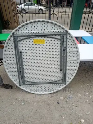Round Table by 10