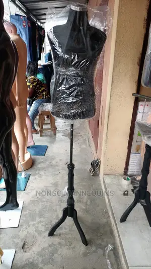 Tripod Base Black Body Female Dreasform Stand