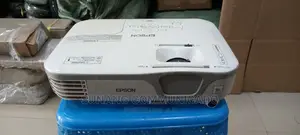 Epson 3000 Lumens Projector Powerlite