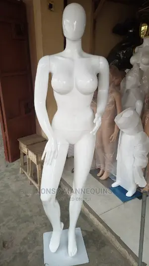 White Big Boobs and Nice Shape Female Mannequin