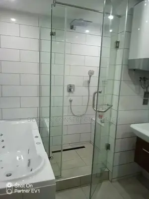 Shower Tampered Glass Plane