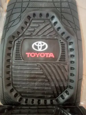 Toyota Curve Mat Black