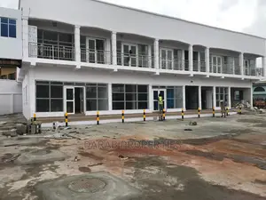 Big Shop With Toilet or Mini Warehouse to Let at Command