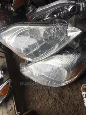 Head Lamp Toyota Siena 2004