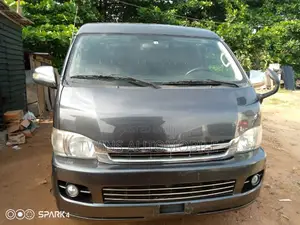 Toyota Grand HiAce 2012
