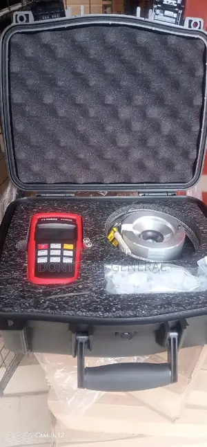 Omega HH800A Handheld Thermocouple Thermometer ME1408
