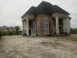 5bdrm Duplex in Eliozu, Port-Harcourt for sale