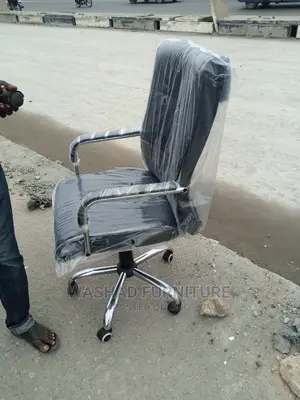 Quality Executive Swivel Black Leather Office Chair.