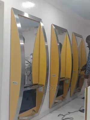 Set of Mirrors Without Chairs