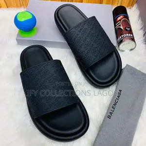 Quality Balenciaga Designer Unisex Slippers/Slides.